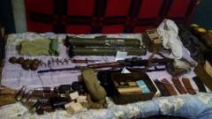 На Луганщині правоохоронці виявили схованку з боєприпасами та зброєю