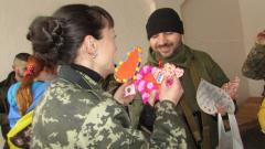 Северодонецкая молодежь поздравила бойцов с Днем влюбленных