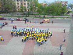 В Лисичанске состоялся патриотический автопробег и флешмоб "Мир - Украине"