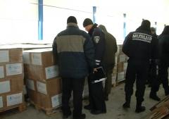 СБУ в Рубежном нашла 9000 коробок «ничейной» гуманитарной помощи от ООН