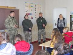 Офіцери СІМІС перевірили обладнання класу патріотичного виховання у Лисичанську