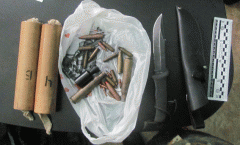 Патрульные показали боевые «сувениры», найденные у пассажиров в Лисичанске на ж/д вокзале