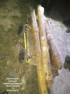 Северодончанин украл канализационные трубы в подъезде многоэтажки