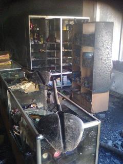 У Лисичанську рятувальники ліквідували пожежу у відділі торговельного центру