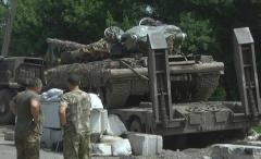 Авария: тягач с танком протаранил блок пост