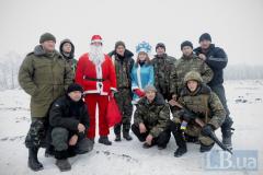 Дед Мороз и Снегурочка поздравили украинских военных под Лисичанском