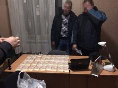 На Луганщині співробітники поліції затримали посадовця на хабарі