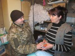 На Луганщине военные медики лечат жителей прифронтового Крымского