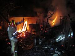 В Лисичанске сгорел заброшенный дом