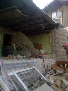 В Лисичанске из-за взрыва бытового газа горел частный дом и едва не погиб мужчина 