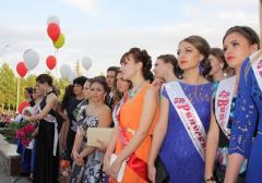 В Рубежном состоялся парад выпускников